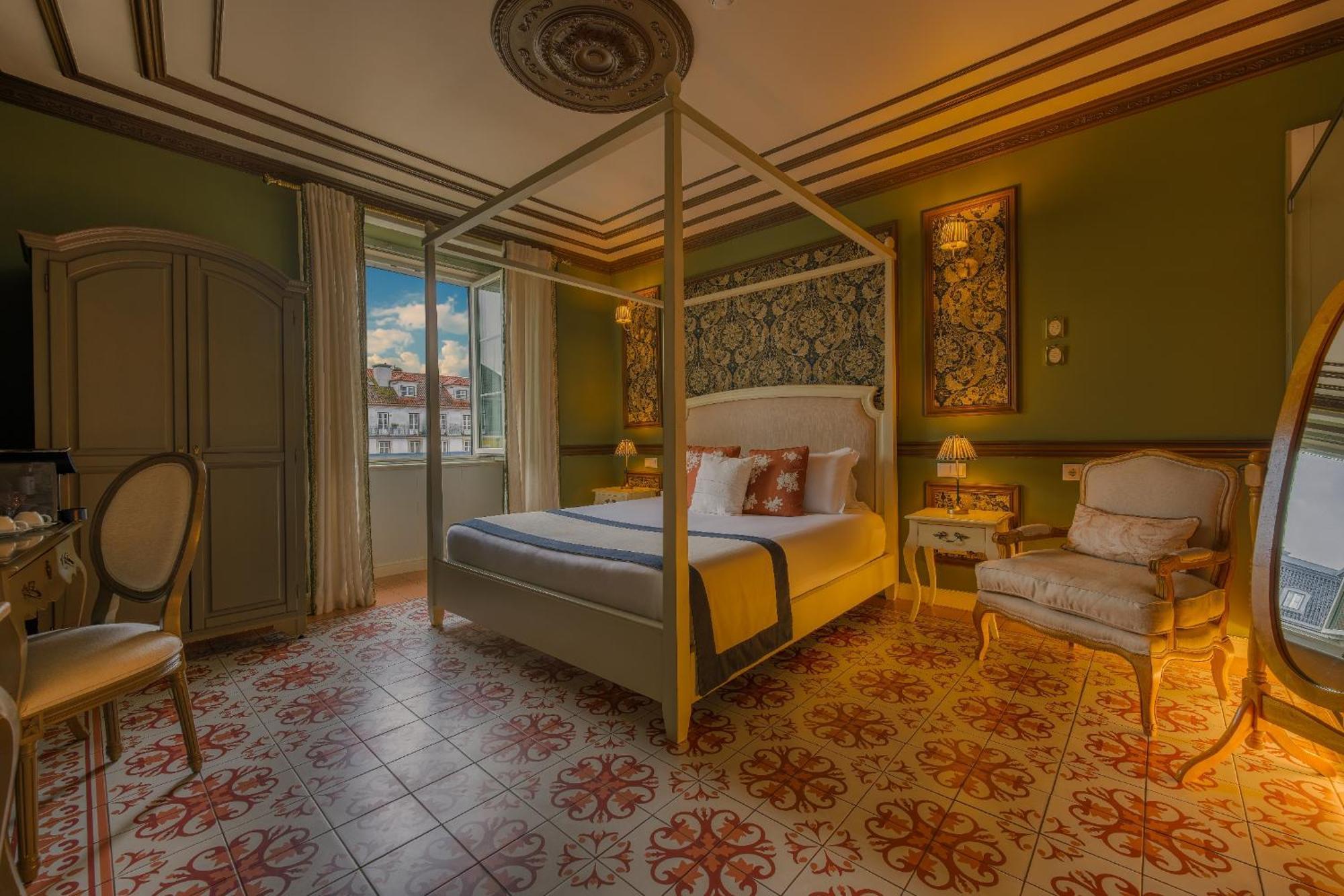Superior Double Room Square View